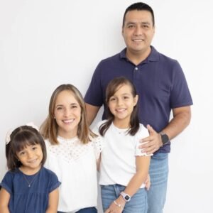 Pablo, Amanda y sus hijas Sofía y Gracia Pérez